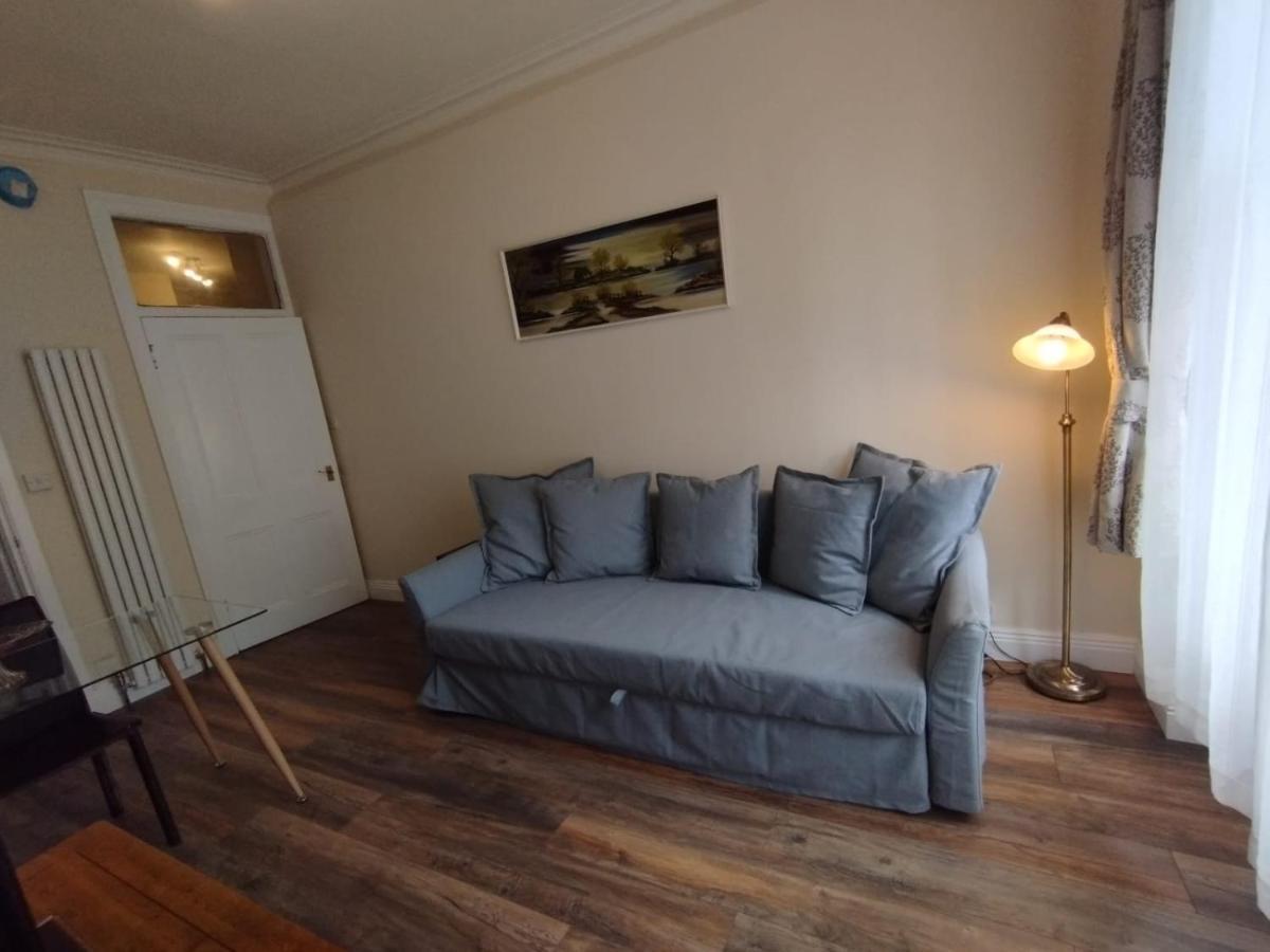 2 Bedrooms Flat Central Edinburgh, Sleeps 6, In The Shadow Of Holyrood Park And Arthur'S Seat With Free Parking, Two Bed Rooms Esterno foto